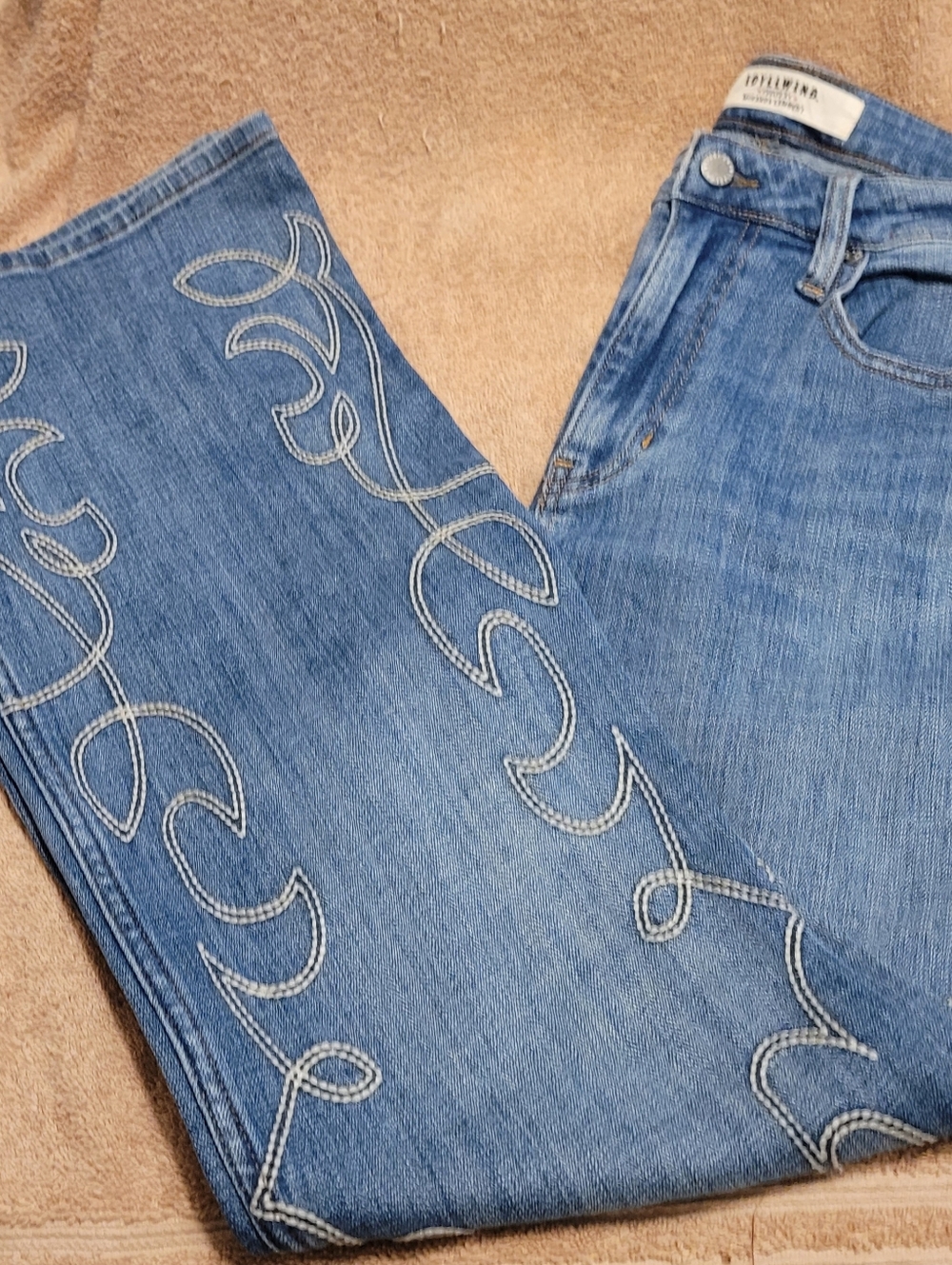 Idyllwind Med Blue, High Rise, Embroidered, Boot Cut Jeans